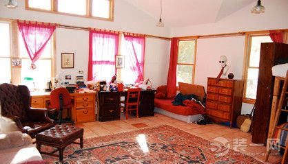 武汉高校豪华寝室艳照曝光 国内外寝室装饰大