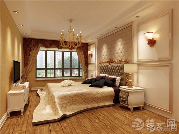 案例一、面积125平米 装修风格:欧式 工程总造价:15.4万 设计说明:男主人是地地道道的生意人,喜欢体面地排场,更乐意展示家中的藏酒;女主人喜欢浪漫的生活方式,喜欢侍弄花花草草,喜欢粉嫩温馨的色系;小主人公虽喜好飞机和足球,却生的文静秀气,跟其母亲很像;两位老人不常住,却也经常过来陪小孙子玩耍。 客厅的双层吊顶,足以展示了欧式浪漫与特点;沙发背景墙的银色镜面和主卧背景墙的镜面相呼应,而镜面上卷草纹路的蔓延,不仅在色彩上呼应了旁边的石膏线,更使得本风格诠释的淋漓尽致;餐厅背景墙边儿上的展示酒柜,满足了男