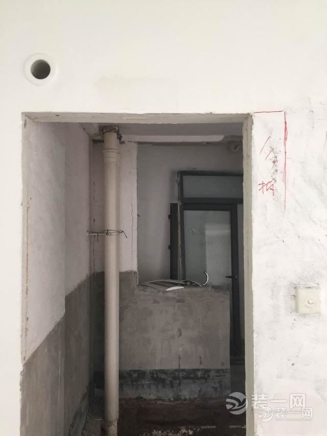 武汉水岸星城136平装修施工现场图
