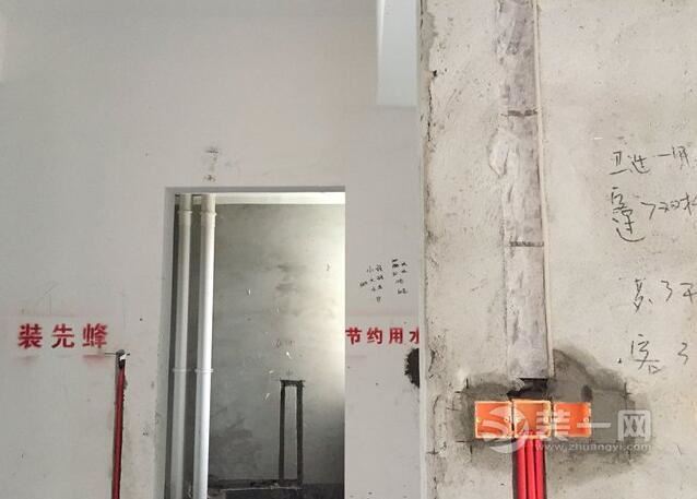 武汉俪湖天地87平水电改造施工过程图